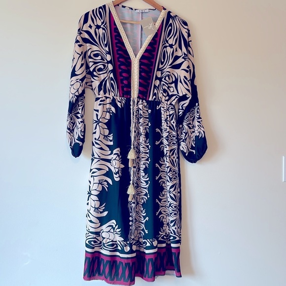 ACANDRIA Long Sleeve Festive Patterned Midi Dress - Picture 8 of 9